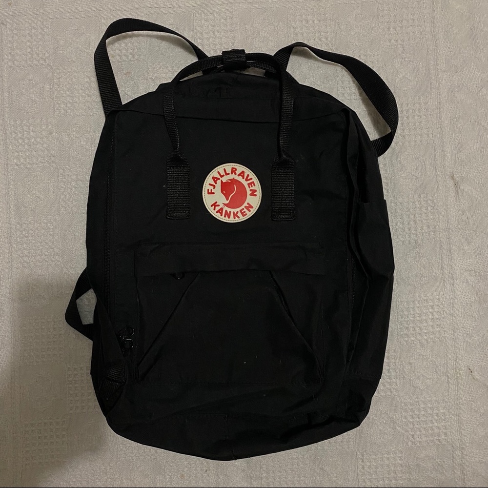 black classic fjallraven kanken (nt real)